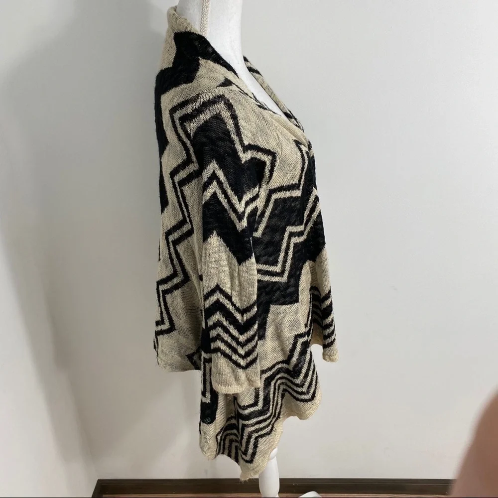 Maurices Zig Zag Striped Sweater Women’s Medium